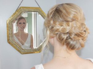 Bride with knotted chignon and braid