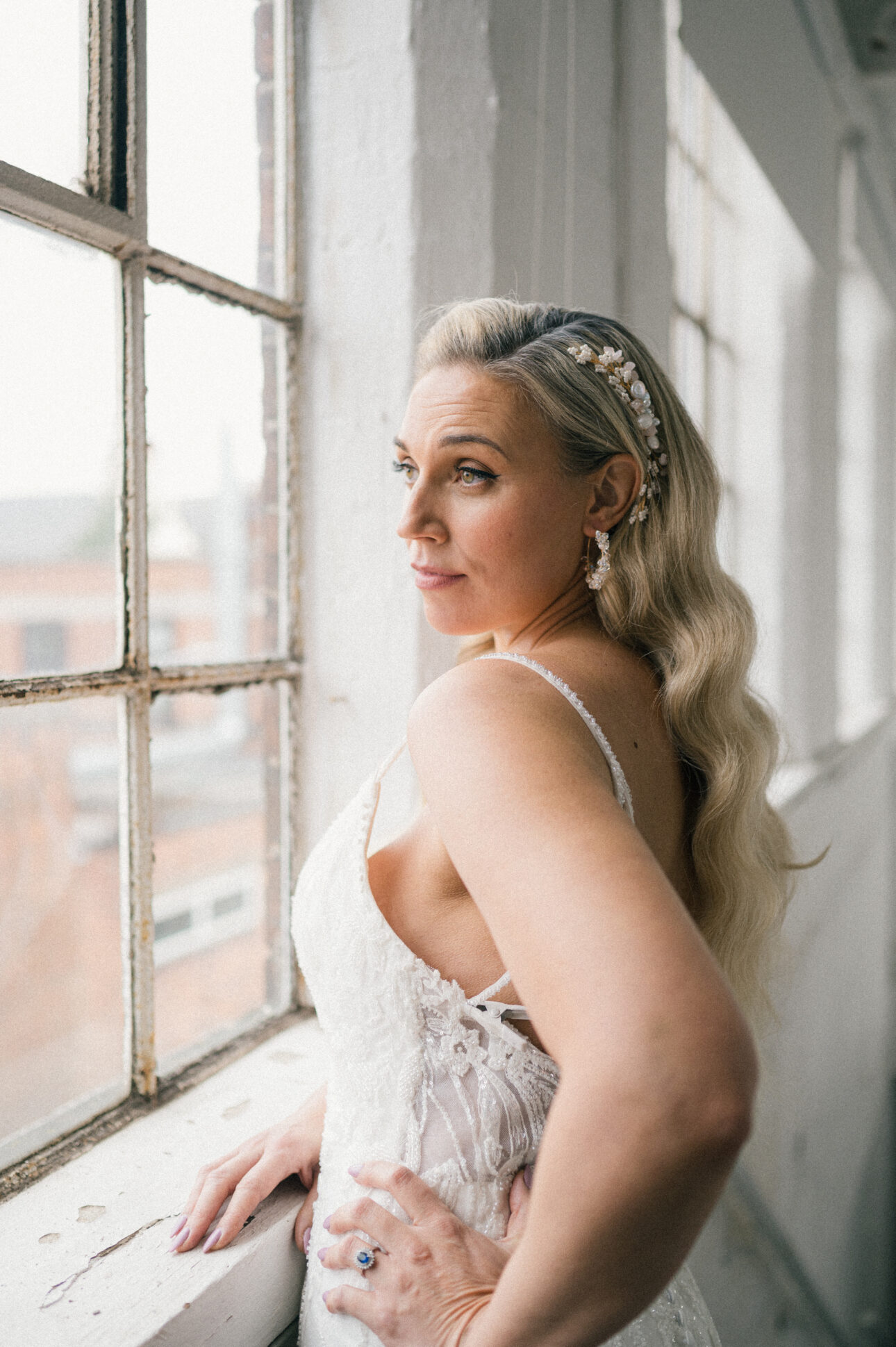 Bride with hollywood waves